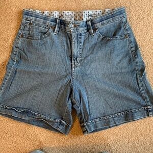 VERY Cute Lee Comfort Stretch Waistband Denim Shorts Size 12 EUC
